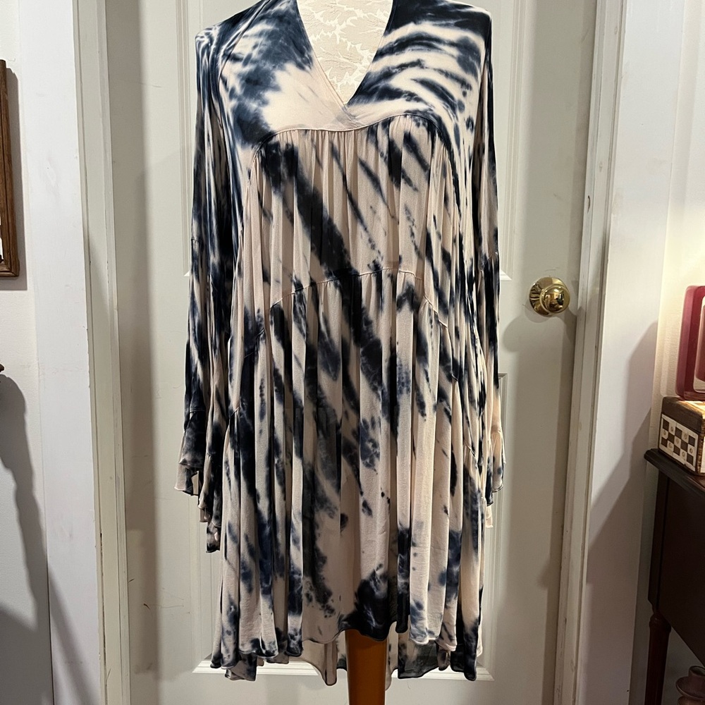 Young Fabulous & Broke Cream and Blue Asymmetrical Sundress
